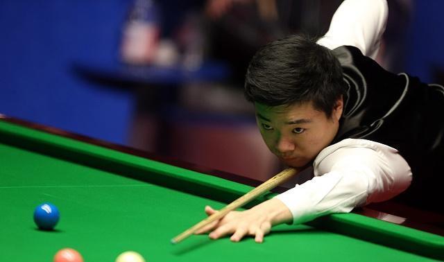 足球比赛中 足球比赛中