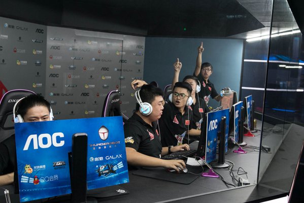 屡屡败给随 屡屡败给随